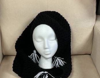 DEE'S CREATIONS Black Crochet Winter Hat