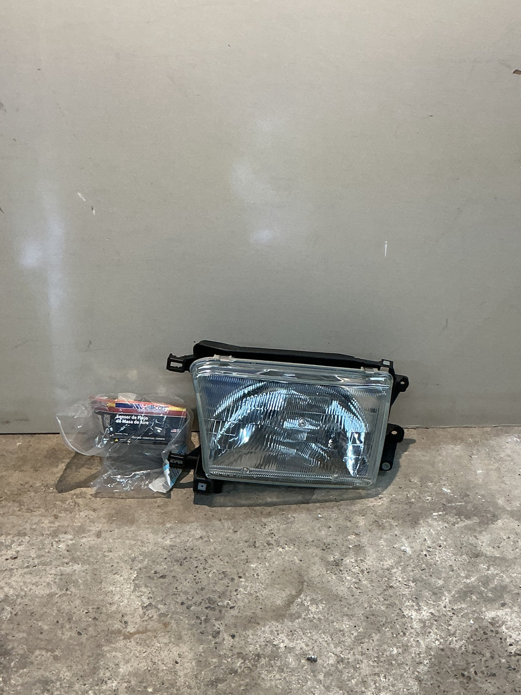 FORD 2001-2011 Headlight